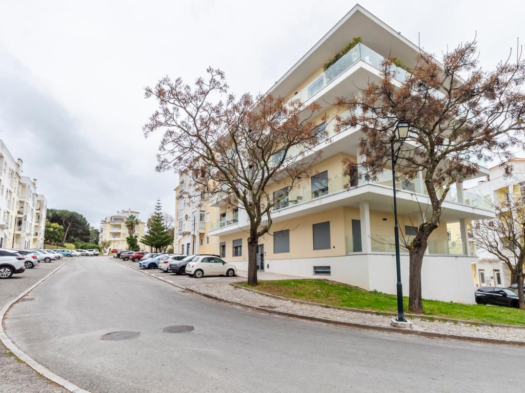 T2 Semi-Novo (2023) | Terraço/Varanda em U de 60 m² | Parqueamento + Arrecadação | Elevador | Quinta da Várzea, Sobreda (Almada) - Image 6