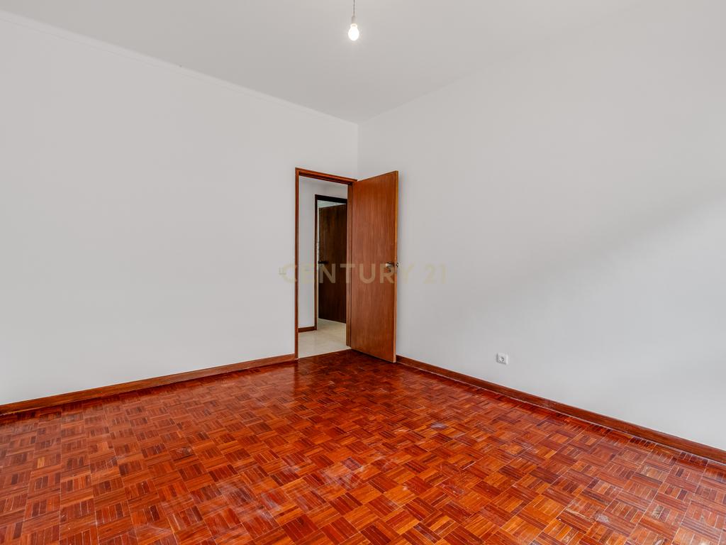 Apartamento T 4 em Faro no centro da cidade a 300m do mercado Municipal. - Image 25