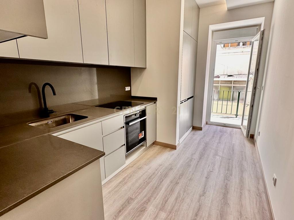 Venda T3 na Estrela - APARTAMENTO INTEGRALMENTE REMODELADO COM VARANDA GENEROSA - Image 5