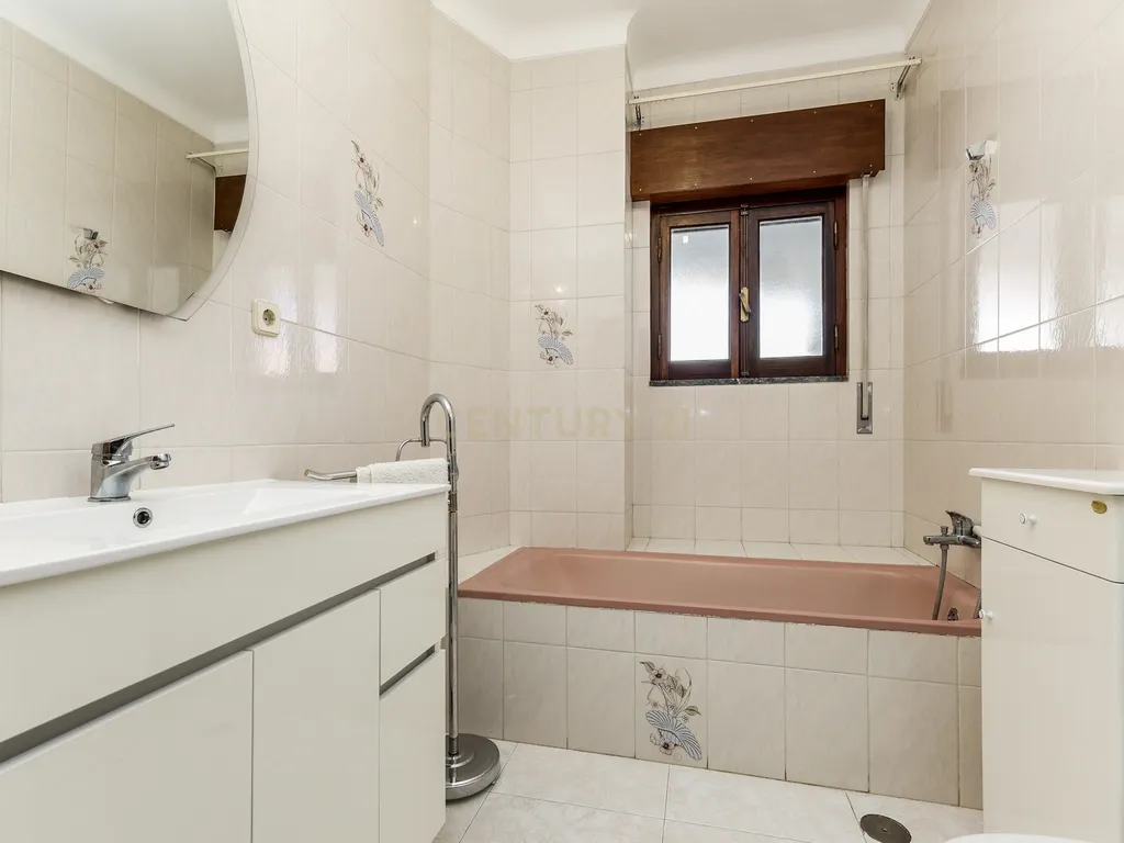 Moradia T8 de 288 m² no Centro de Montargil – Junto à Barragem - Image 13