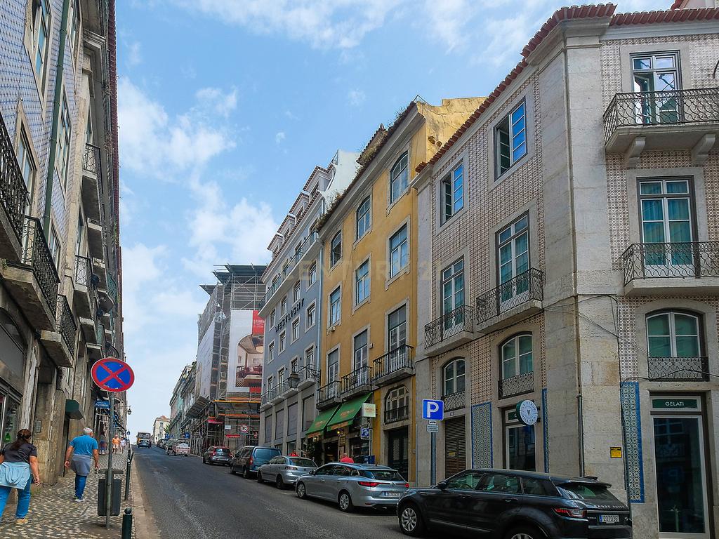 Escritório com 4 Divisões em prédio pombalino na Rua da Madalena N.90, em plena Baixa de Lisboa. Para Arrendamento. - Image 29