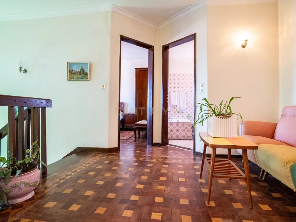 MORADIA T5 C/ TERRAÇO E JARDIM ALFRAGIDE - Image 30
