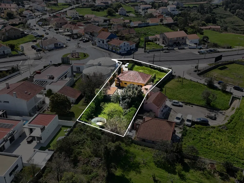 Moradia T3 com Jardim, Churrasqueira e Alma a 10 Minutos do Mar - Image 16
