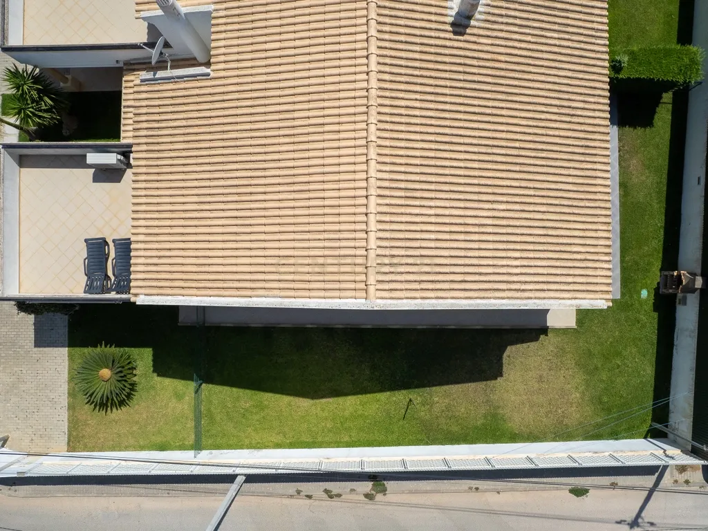 Moradia de Canto T2+2 com jardim em Condomínio Privado com Piscina – Ferreiras, Albufeira - Image 27