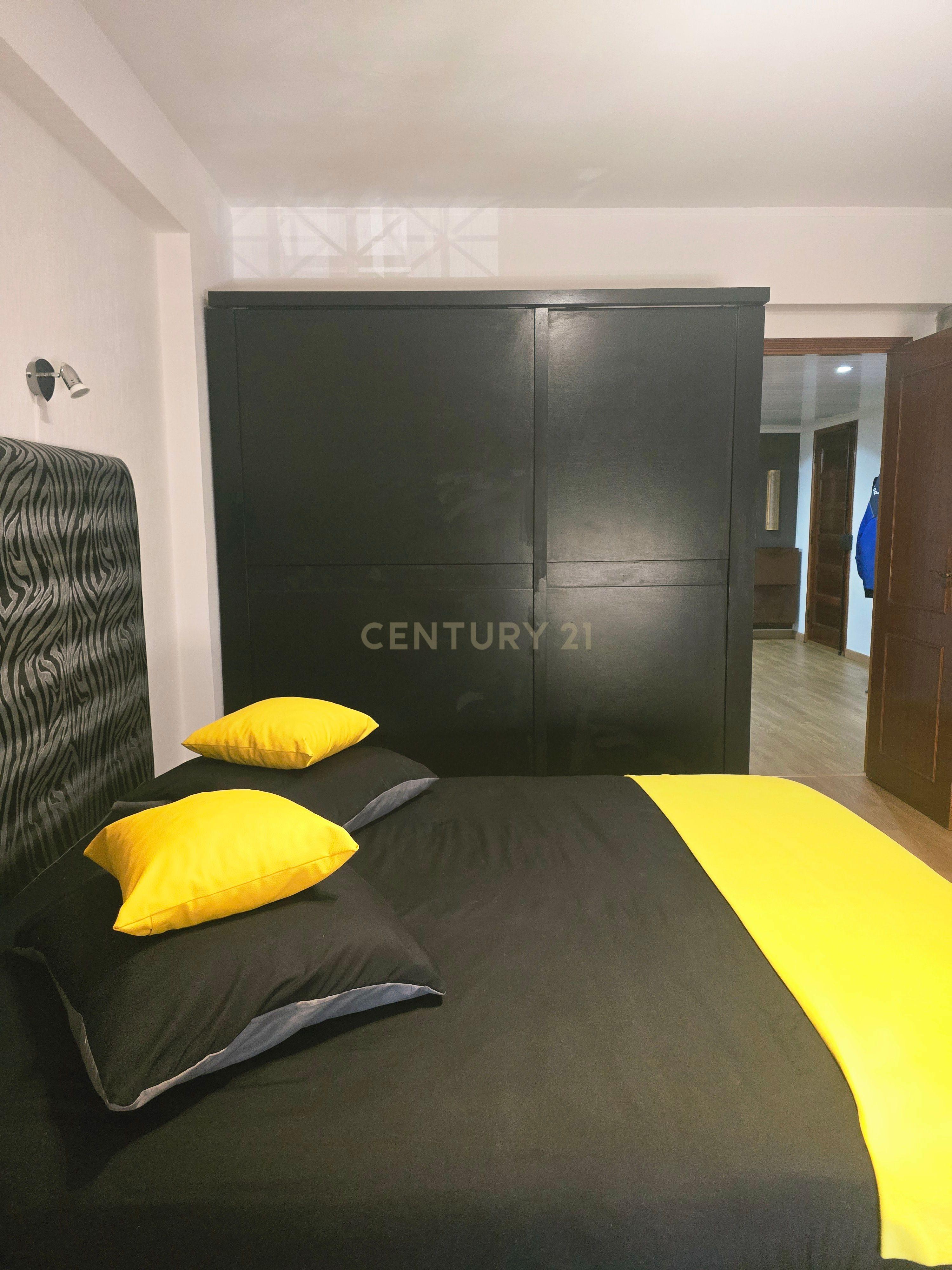 Fotografia 7 de Apartamento T2 com boas áreas, luminosidade, duas varandas fechadas e arrecadação | Tapada das Mercês