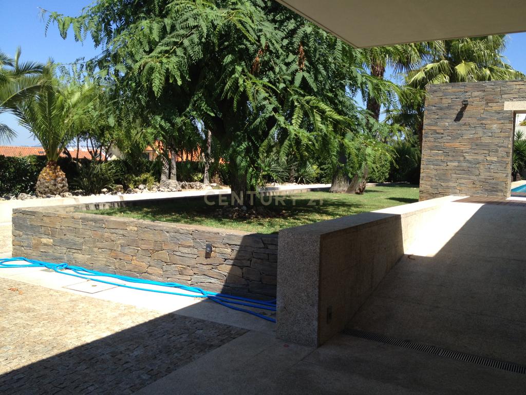 Moradia V5 de 4 frentes e piscinas - Image 67