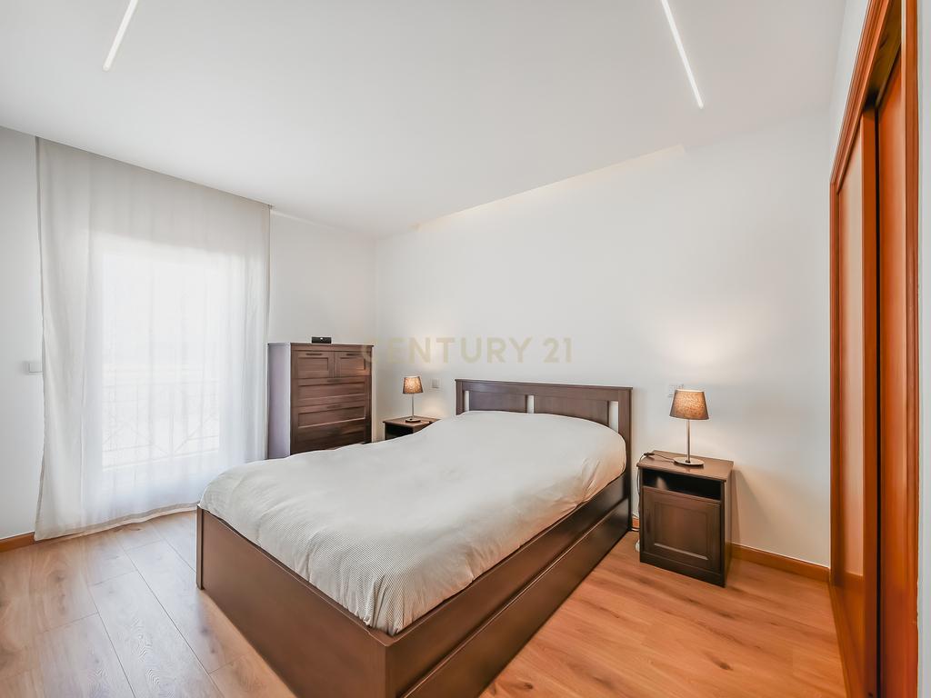 Apartamento T2 Dúplex com Vista Panorâmica e Garagem com Carregamento Elétrico | a 15 minutos de Mafra e Ericeira - Para arrendamento! - Image 11