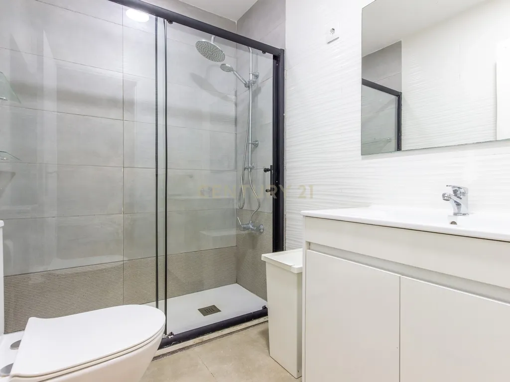 Excelente Apartamento de 4 Assoalhadas com Terraço e Sótão Independente na Quinta do Conde. - Image 25