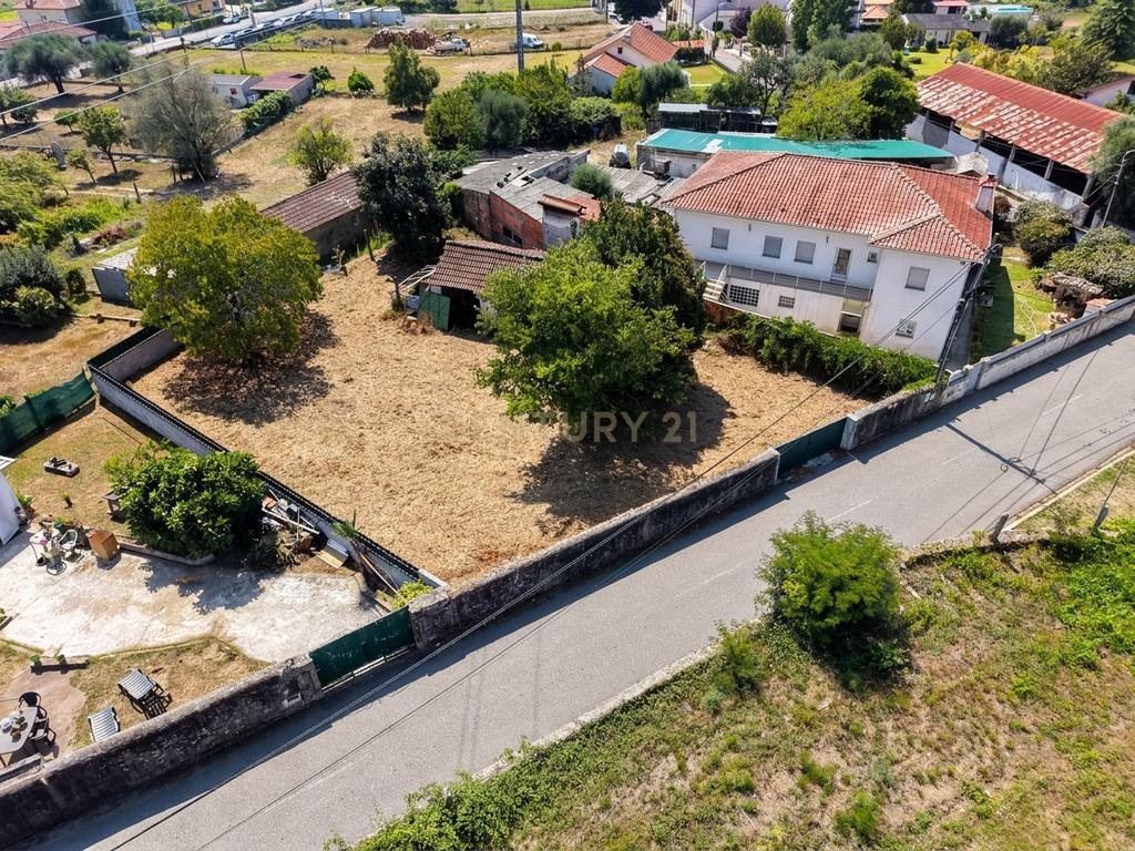 Terreno com Projeto Aprovado para 3 Moradias em Lanheses - Image 3
