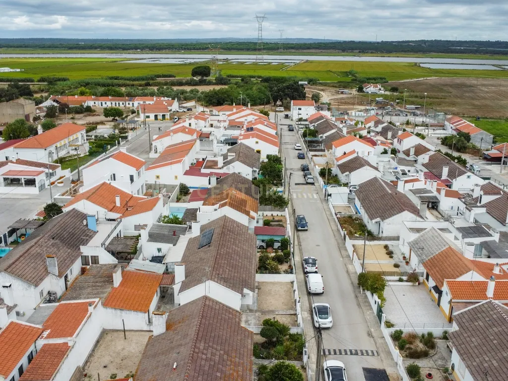 Moradia T3 com Sótão, Quintal e Excelente Potencial – Bairro Montevil, Alcácer do Sal - Image 37