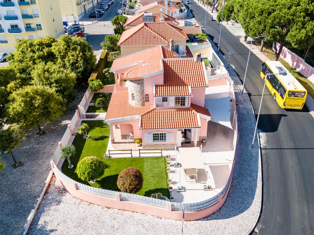 Moradia T4 Isolada com Jardim, em Vale Flores - Viva com qualidade e conforto às portas de Lisboa - Image 3