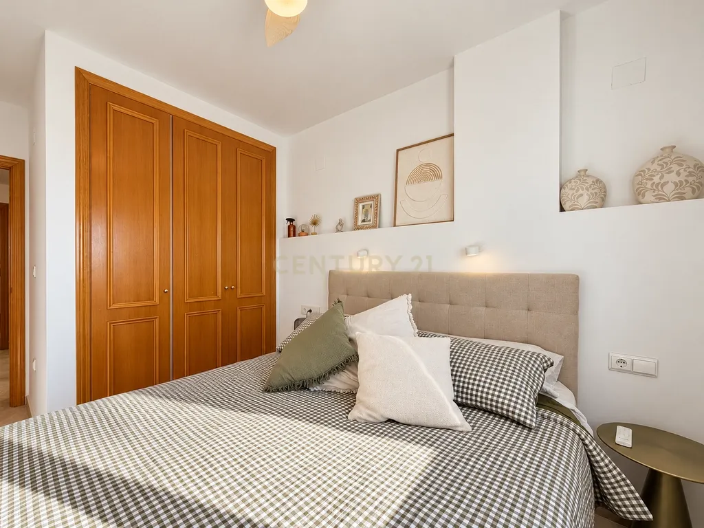 Apartamento totalmente renovado com terraço de 20 m² e piscina em Bonalba - Image 24