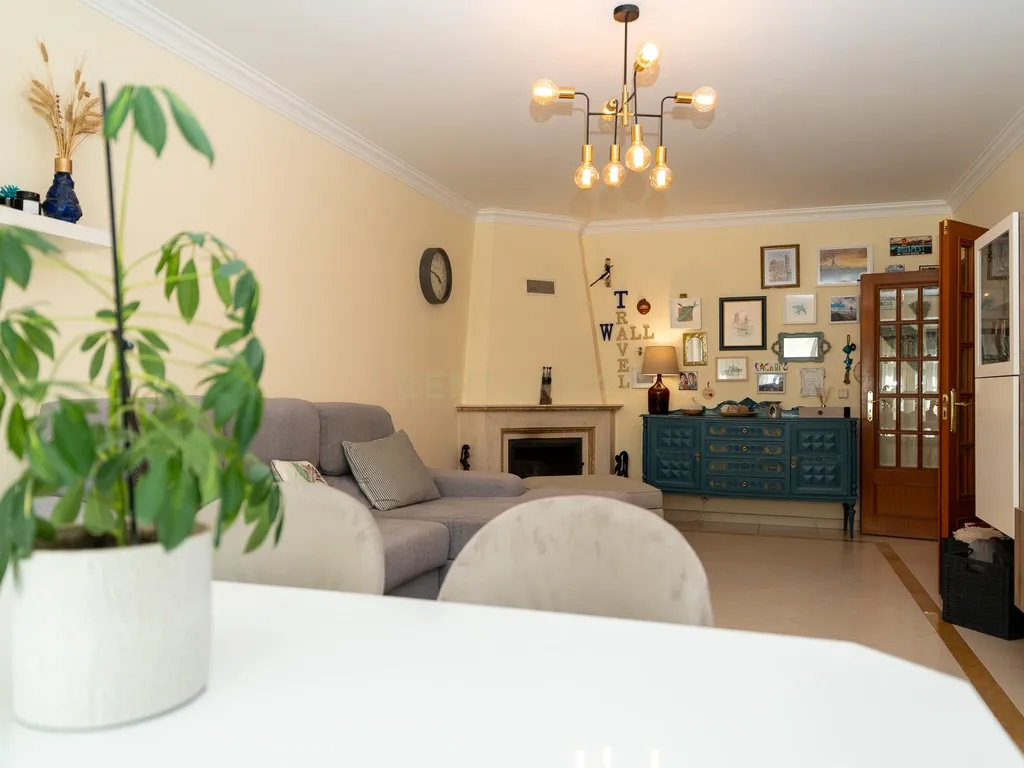 ** ESPECTACULAR APARTAMENTO NO CENTRO DE MAFRA, COM PARQUEAMENTO ** - Image 4