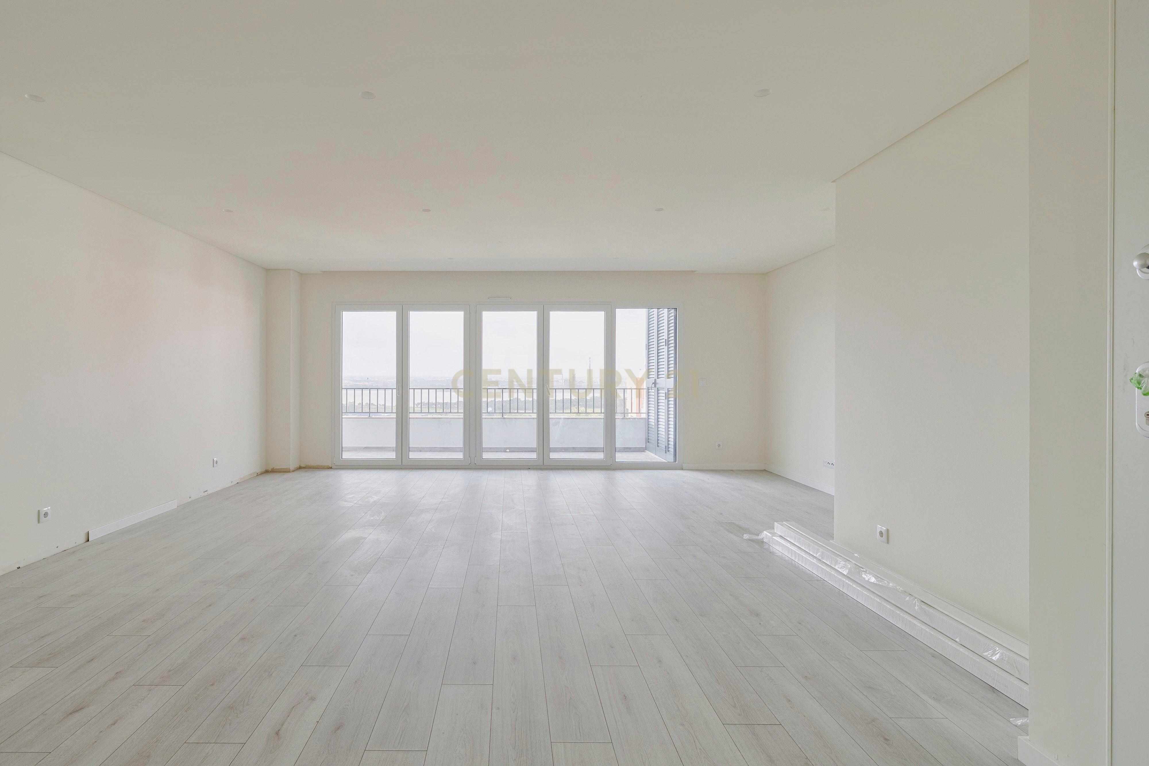 Apartamento – RUA DO OCEANO ÍNDICO 9 3º DTO - Mais