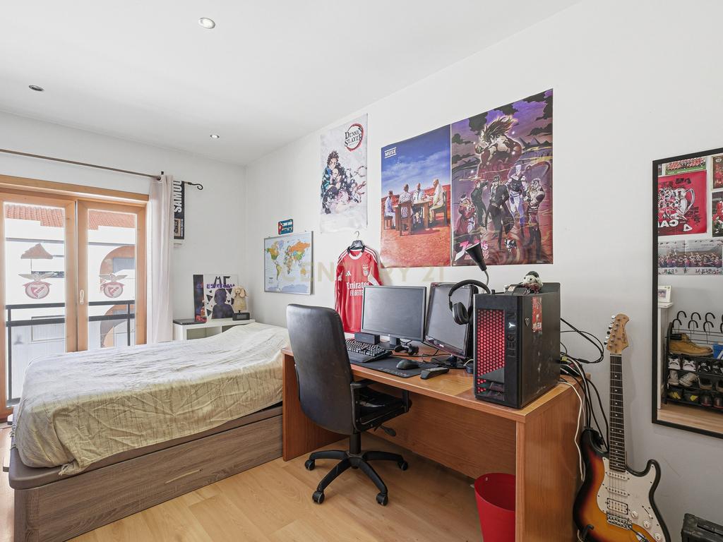 Apartamento T3 Duplex Samouco | Box para 2 Viaturas | Elevador - Image 20