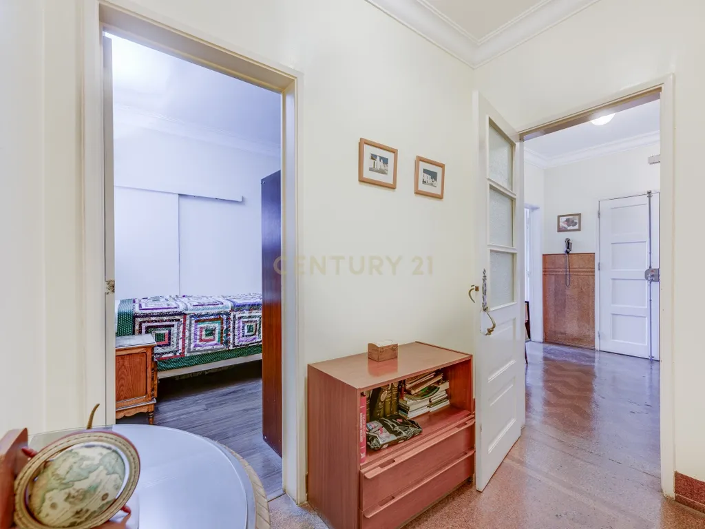 Fantástico Apartamento na Av. João XXI, com uma localização estratégica. - Image 13