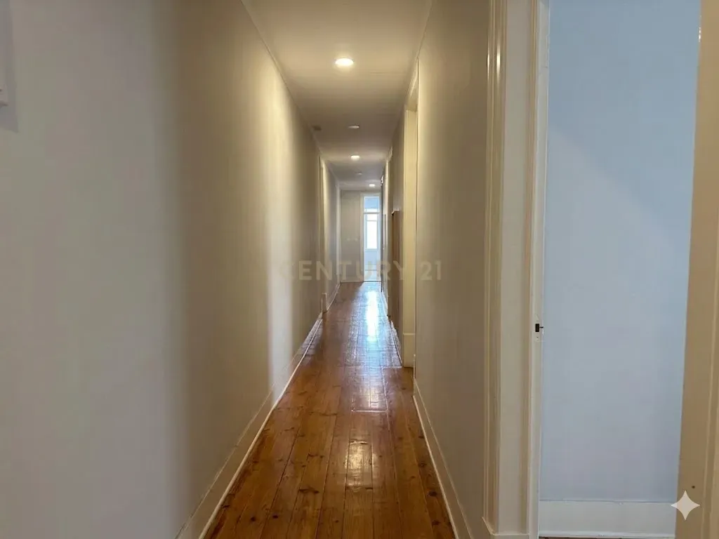 Fotografia 3 de Apartamento de 9 assoalhadas para Venda - com Rendimento Garantido