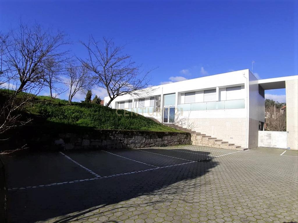 Apartamento quase novo, no centro da cidade de Chaves - Image 23