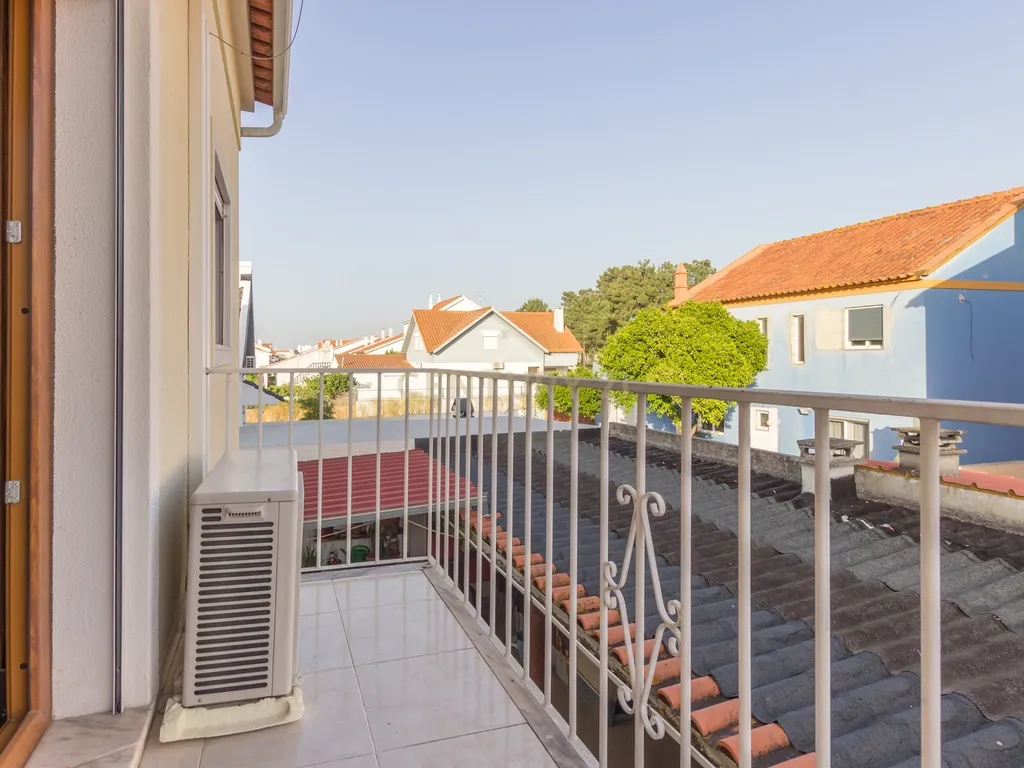 Quinta do Conde - Moradia Geminada de 4 + 1 assoalhadas em excelente estado de conservação - Image 21