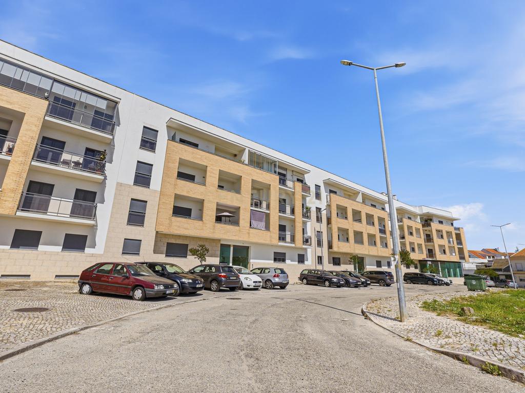 Apartamento T3 Duplex Samouco | Box para 2 Viaturas | Elevador - Image 40