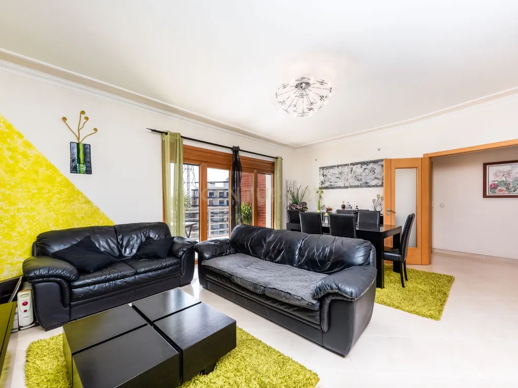 T3 nas Colinas do Cruzeiro | Conforto, Varandas e 2 Lugares de Garagem - Image 14