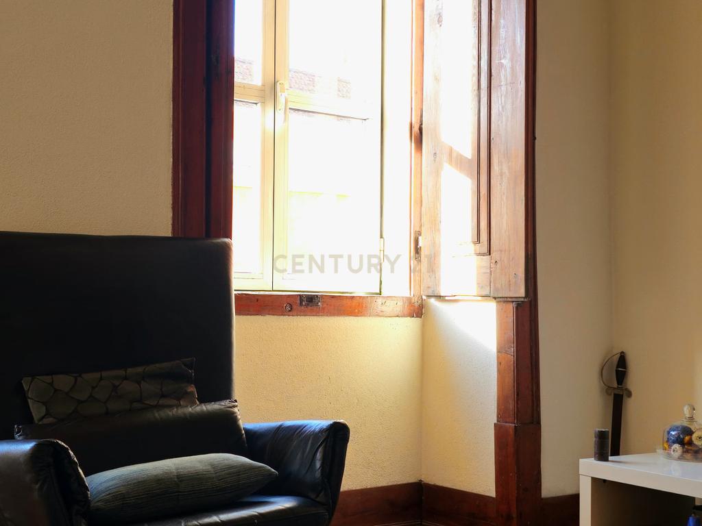 Apartamento T2 em Alcantara em Localização Privilegiada - Image 3