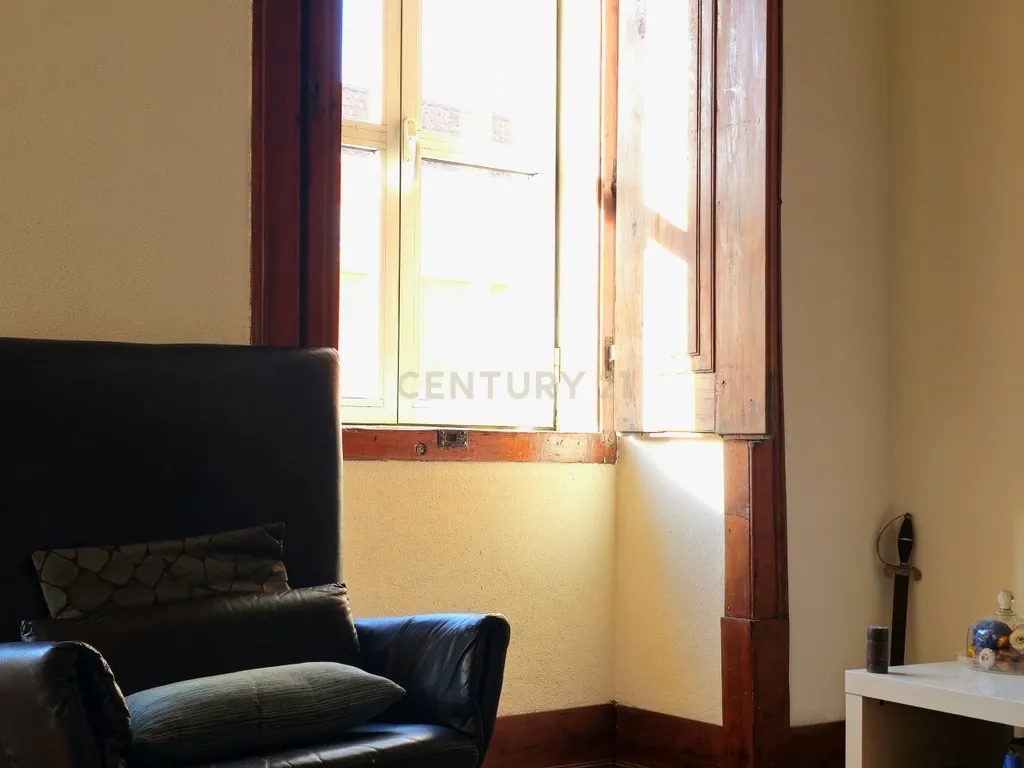 Apartamento T2 em Alcantara em Localização Privilegiada - Image 3