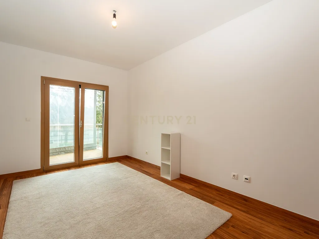 Apartamento de tipologia T3, com 2 varandas, 2 WC e box para 4 viaturas, situado no Jardim da Amoreira - Ramada em Odivelas. - Image 34