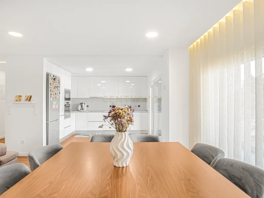 T3 duplex - Quinta da Fábrica - Corroios - Image 14