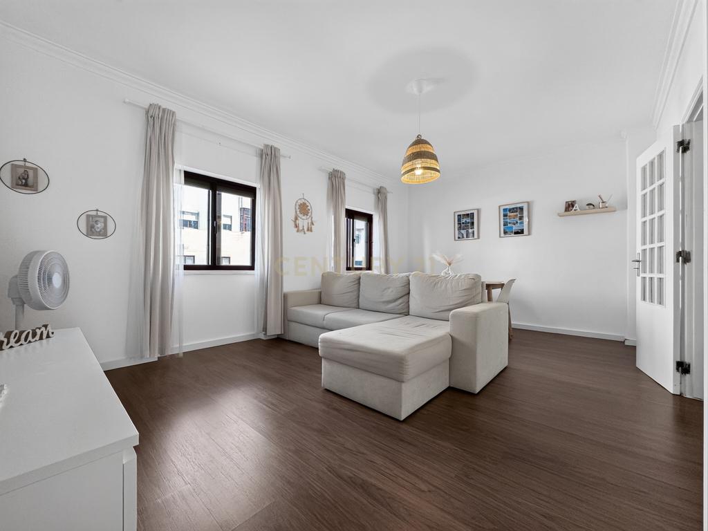 Apartamento T1 com duas frentes, excelentes áreas e arrecadação – Setúbal - Image 6