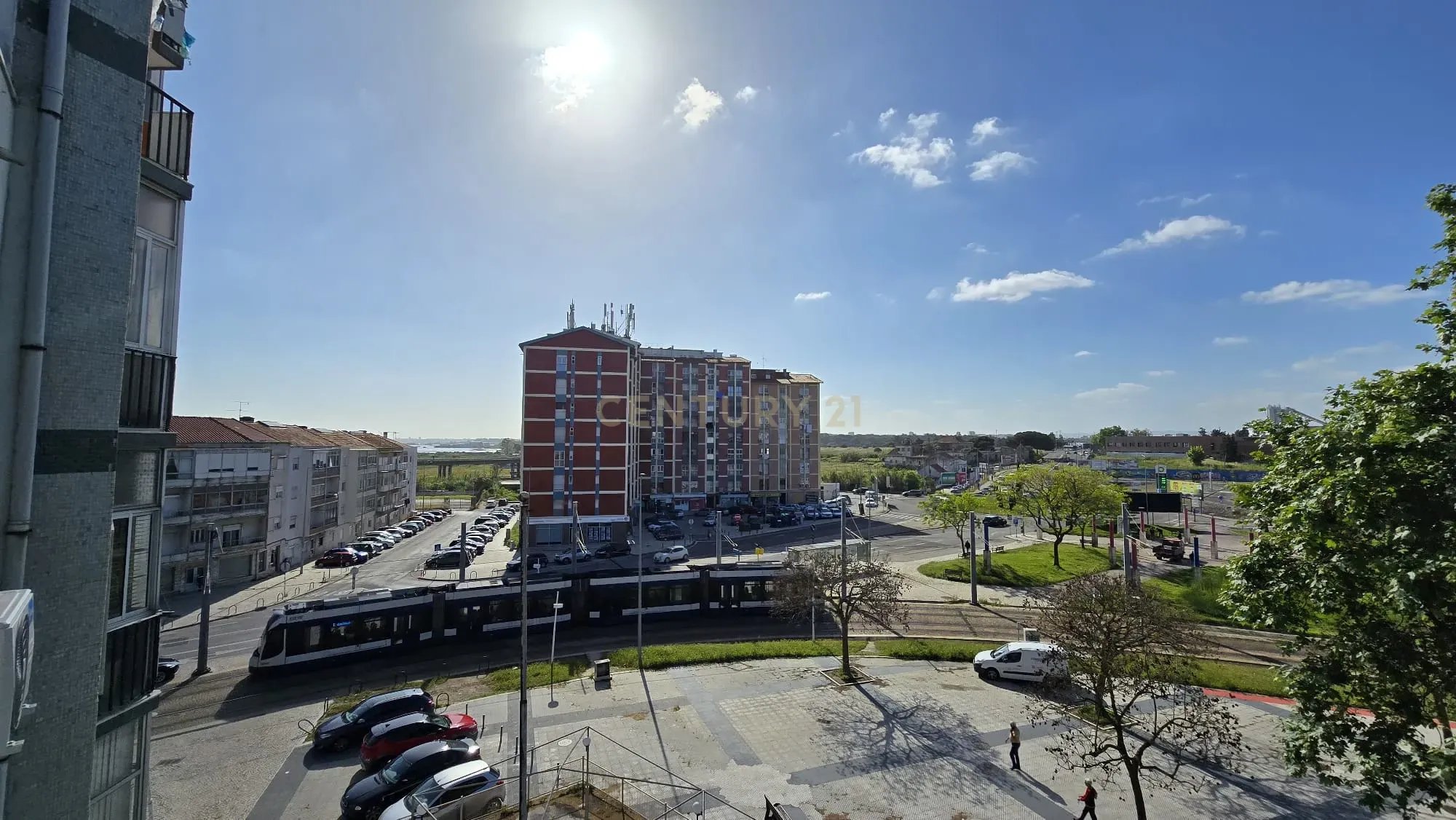 Apartamento T2 no Centro de Corroios – Excelente Localização! - Image 2