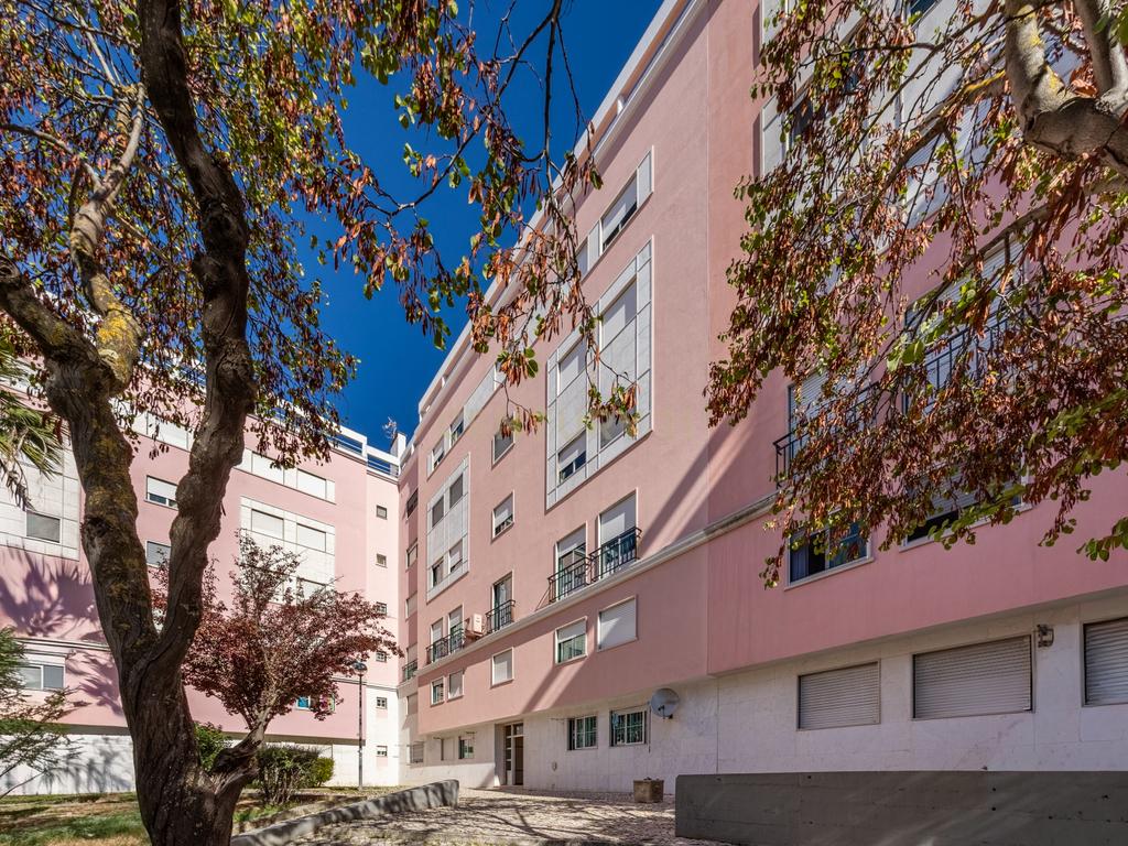 Apartamento T3 em Prior Velho com garagem - Image 25