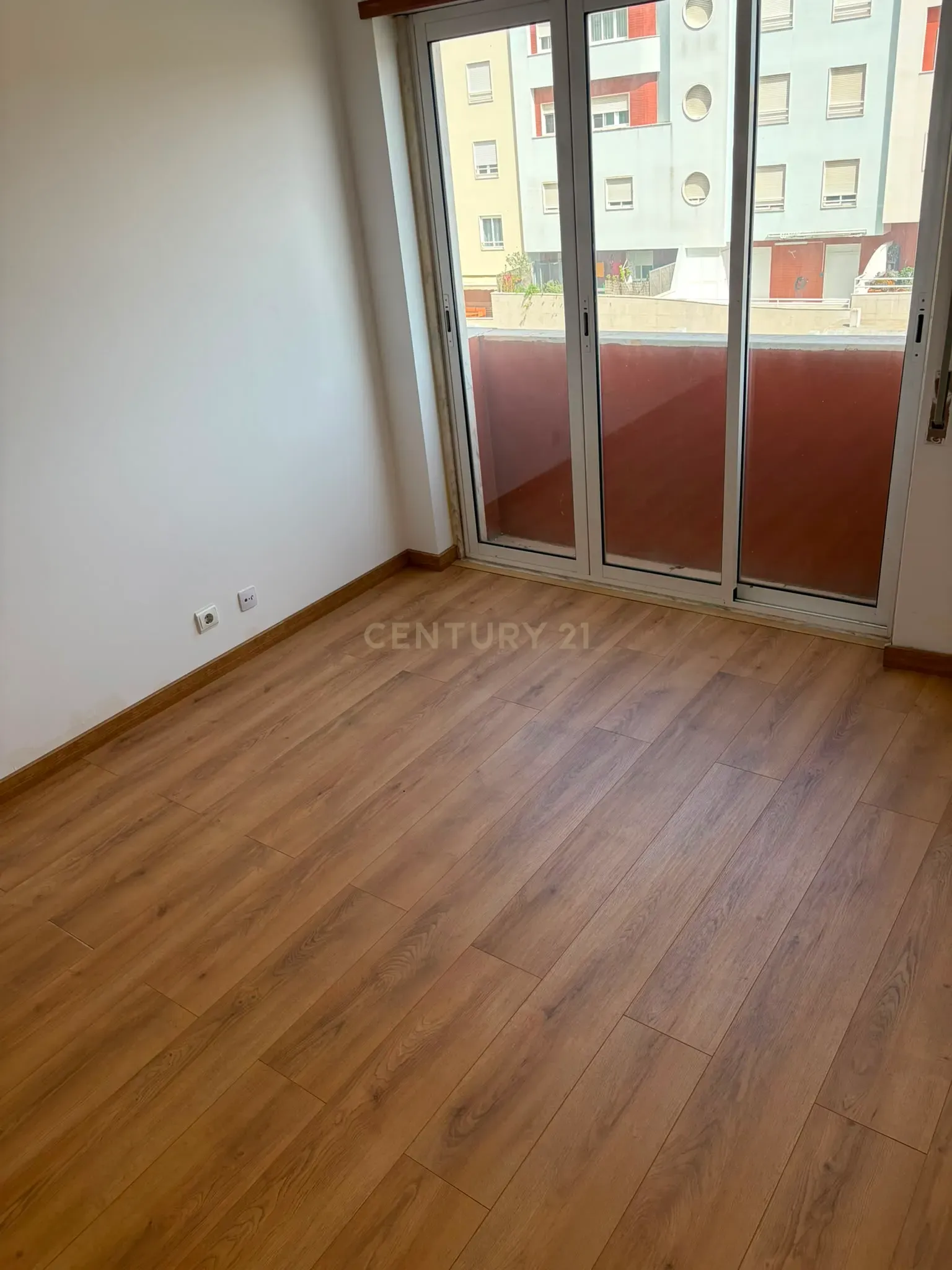 Fotografia 9 de Apartamento Central com Luz Natural e Proximidade a Serviços
