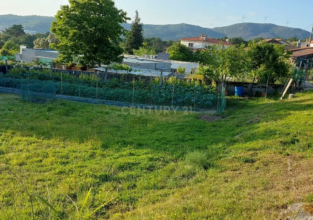 Terreno Urbano em Âncora-219m² de Construção com Vista Mar - Image 4