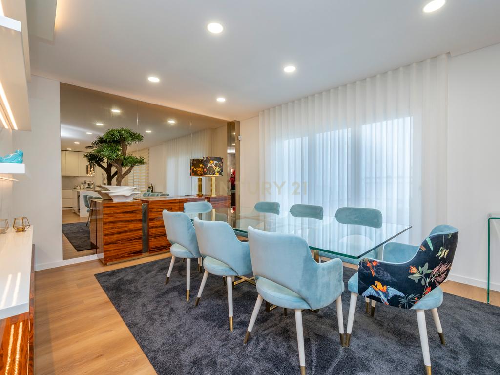 Luxuosa Moradia T5 com Vista Panorâmica em Odivelas - Image 37