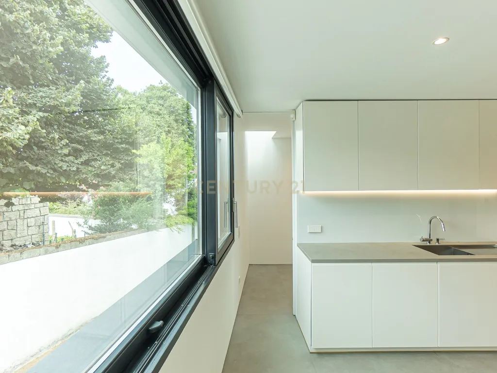 Apartamento T2 com 149 m2 - Centro Histórico de Matosinhos - Image 12