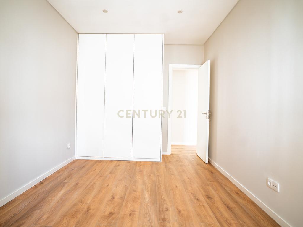 T3 Remodelado a Estrear | 98 m² | Varanda | Metro a 200 m | Arroios - Image 8