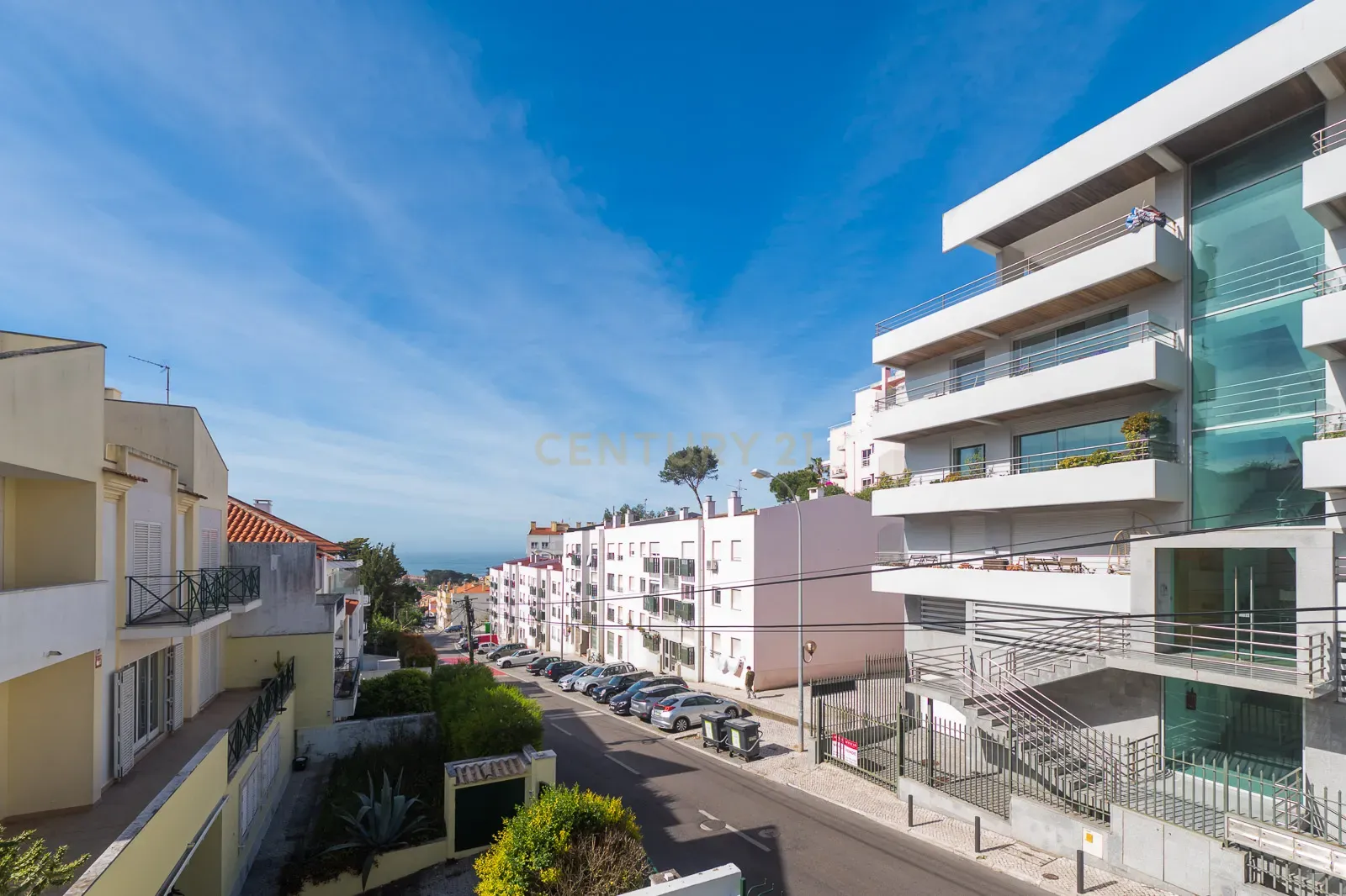 Fotografia 11 de Exclusiva Moradia na Parede com Vista de Mar e Apartamento T1 Independente