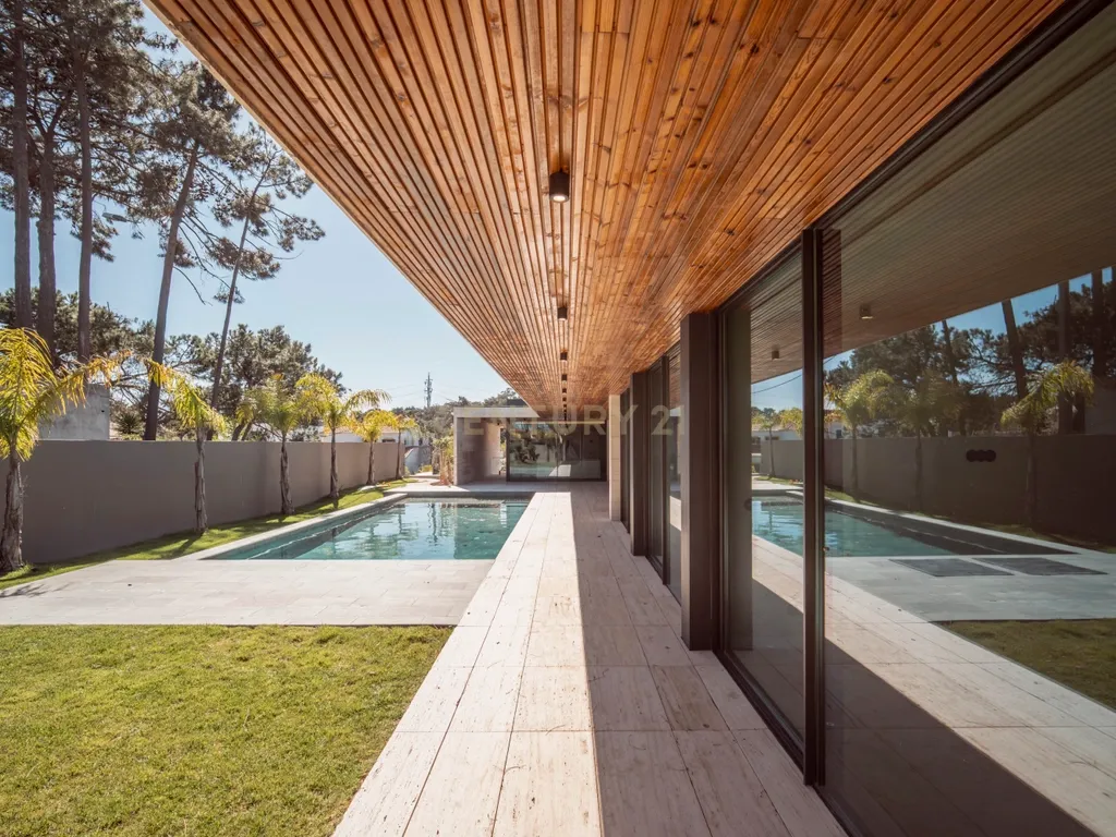 Moradia T4 na Verdizela — Design, Luz e Piscina num Terreno de 1.032 m² - Image 5
