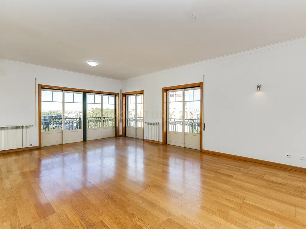 Apartamento T3+Box em Telheiras – Rua Fernando Lopes Graça - Lisboa - Image 1