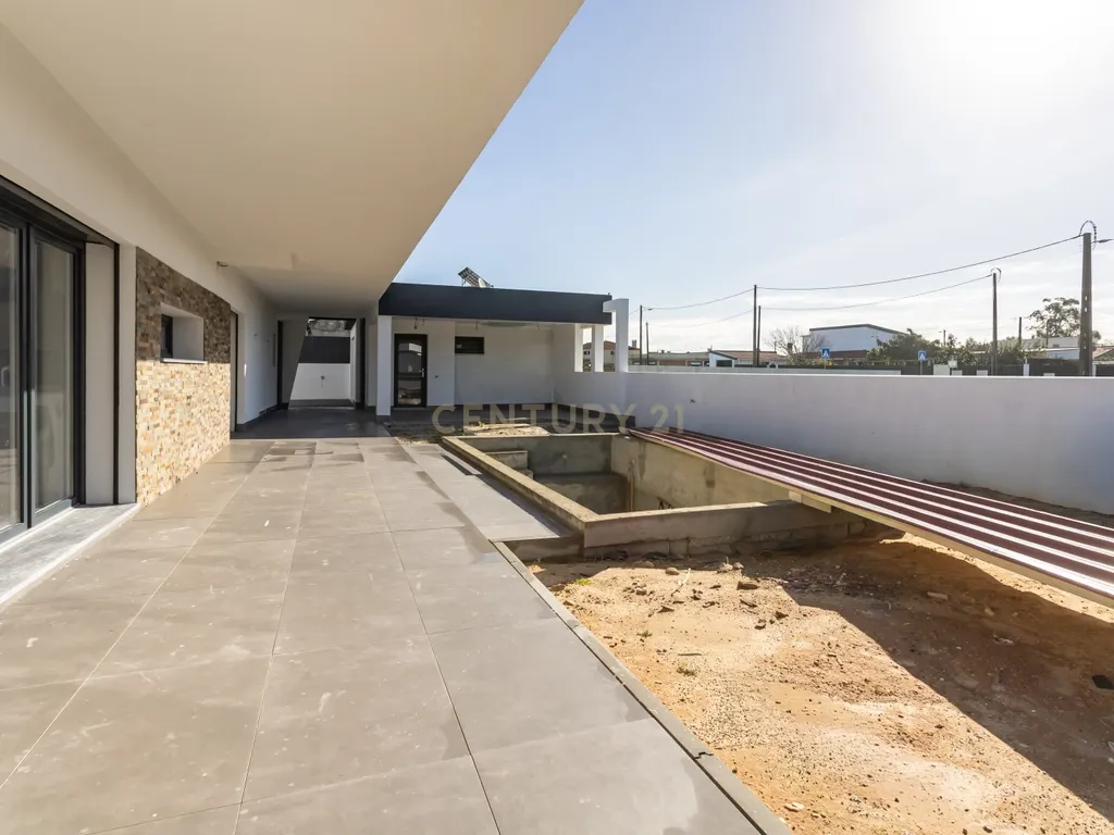 Moradia T3 Térrea Isolada com 3 suítes | Quinta do Anjo - Image 31