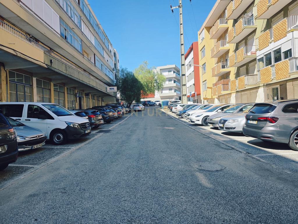 T2 - Santa Iria de Azóia, Loures - Image 21