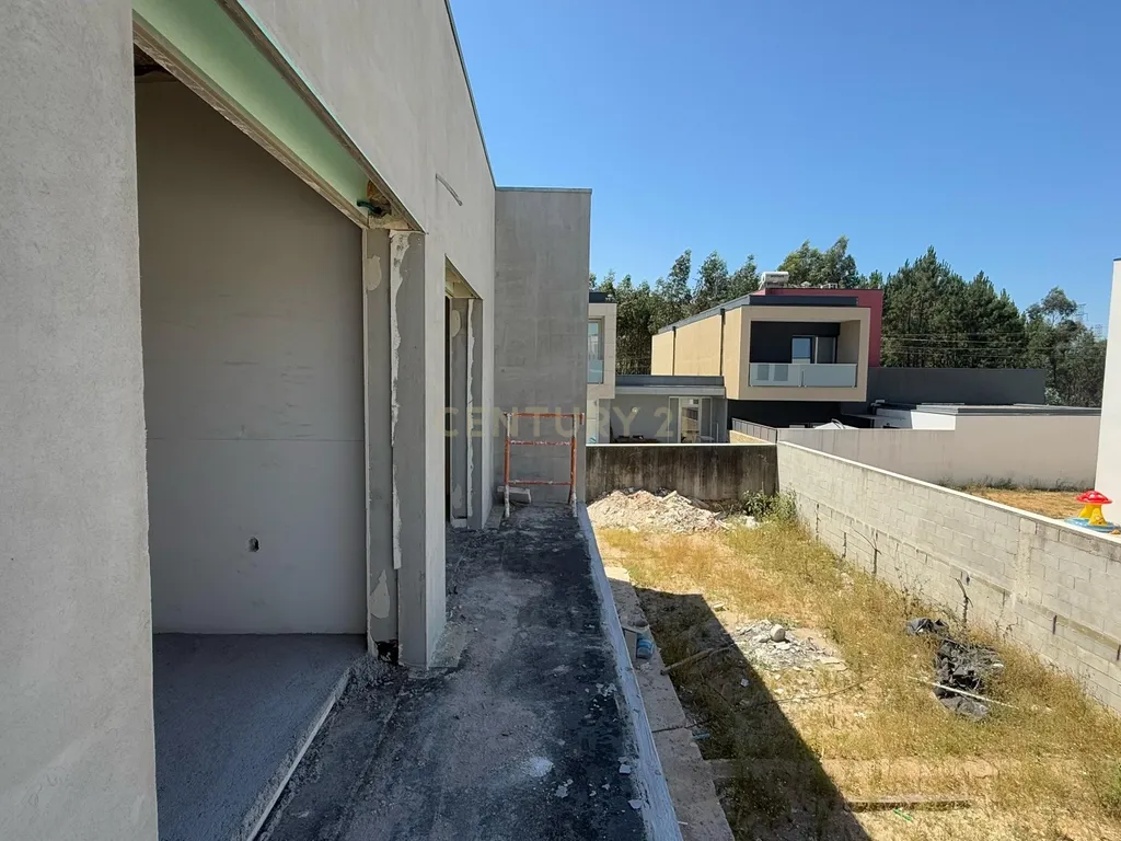 Moradia Geminada Chave na Mão – Fase Final de Construção! - Image 25