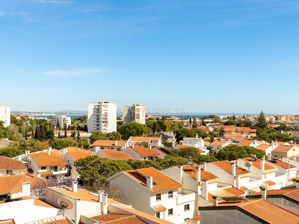 T2 Espaçoso com Varandas e Vista Mar – Quinta das Palmeiras, Oeiras - Image 5