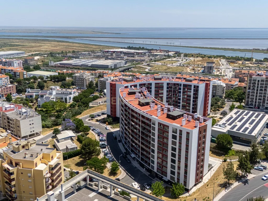 Apartamento Collection | T3 Premium Semi-Novo, Totalmente Mobilado, com Terraço Exclusivo e Box para 3 Viaturas - Image 36