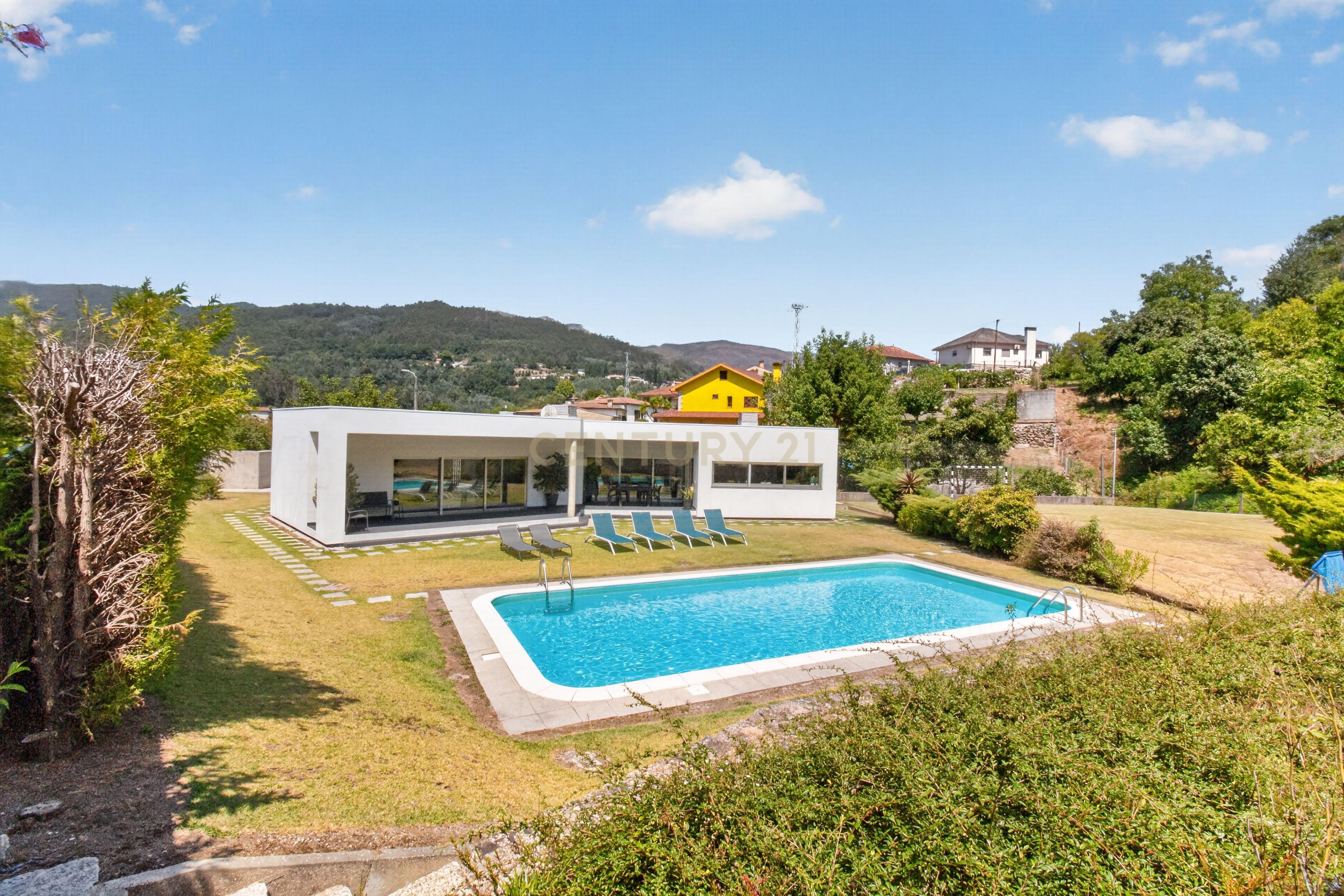 Fotografia 11 de Moradia T4 Térrea de Sonho com Piscina, Campo de Futebol