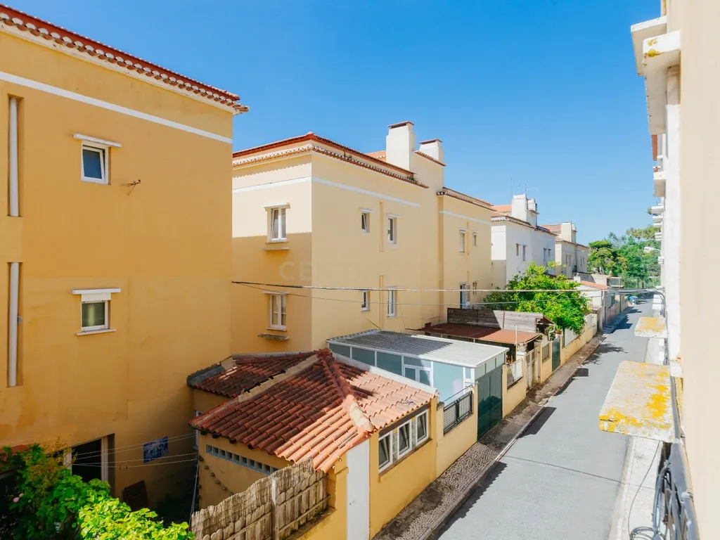 Apartamento T3 para Remodelação com Terraço | Alvito | Lisboa - Image 25
