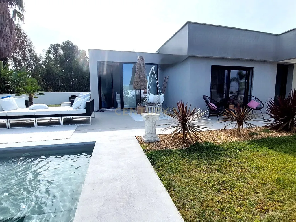 Oasis Coco Beach Villa - Moradia de Luxo Isolada T3 + 1 com Guest House e Piscina, lote 1,368 m² – Urbanização Vila Alegre, Fernão Ferro - Image 5