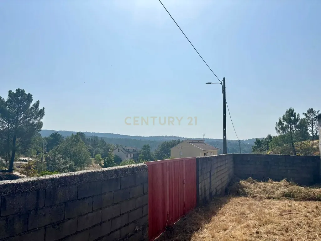 Arrecadação com área exterior em Pinheiro, Aguiar da beira - Image 3