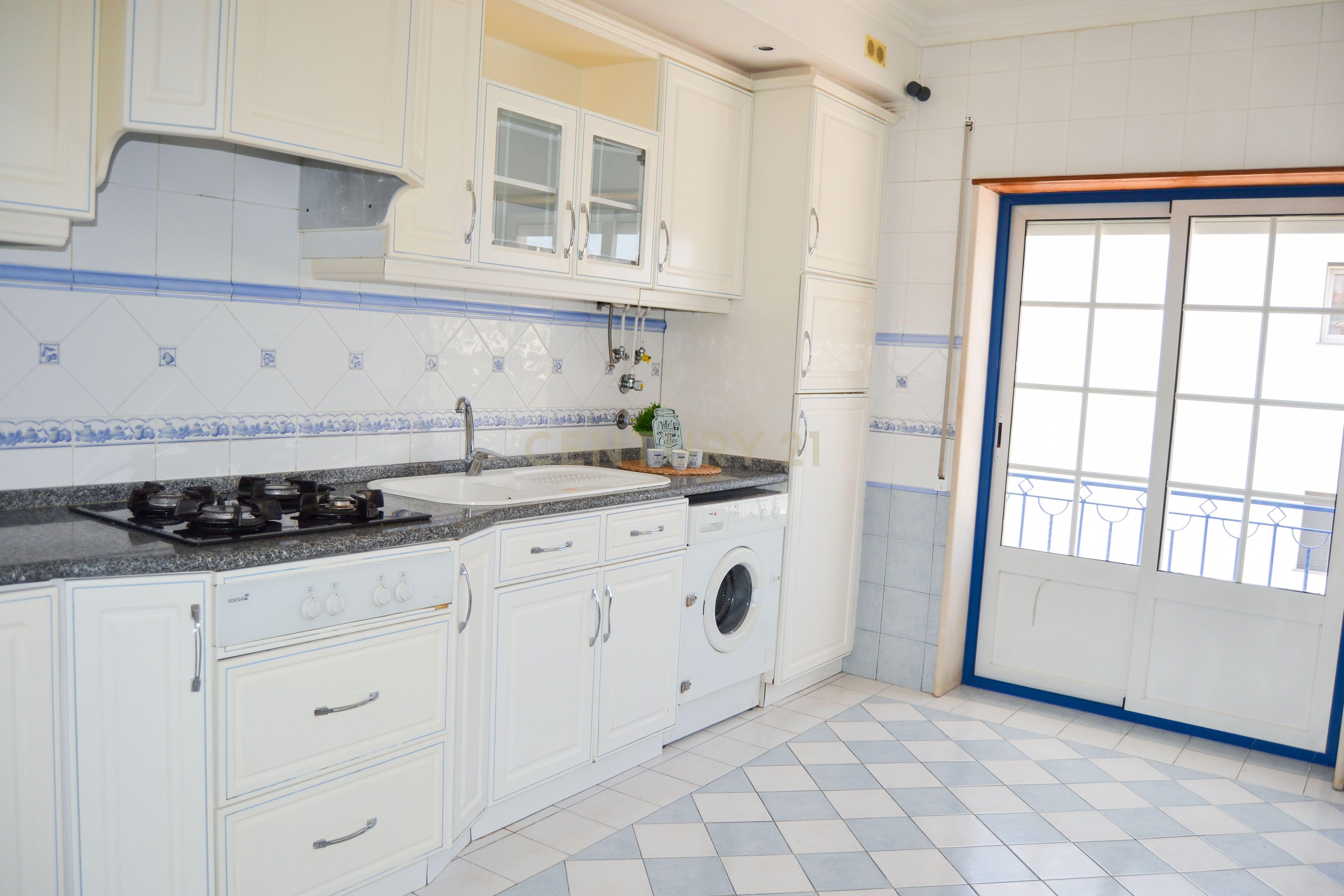 Fotografia 10 de Apartamento T3 Duplex com Terraço e Garagem na Lourinhã